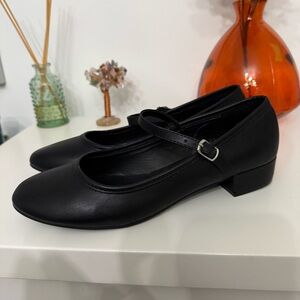 Dolce Vita Mary Jane style black flats size 7.5